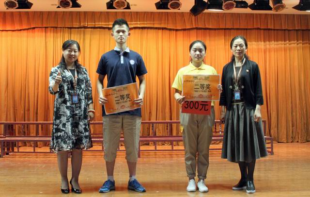 調(diào)整大小 11、蘇曉紅主任和張榮霞主任給獲得二等獎的代表隊頒獎.jpg